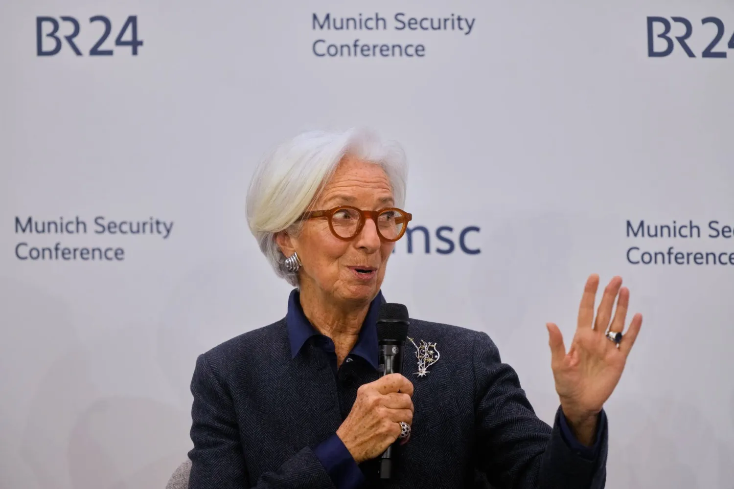 رئيسة البنك المركزي الأوروبي كريستين لاغارد تتحدث خلال مؤتمر ميونيخ للأمن - الأحد 15 فبراير 2026 (أ.ب)