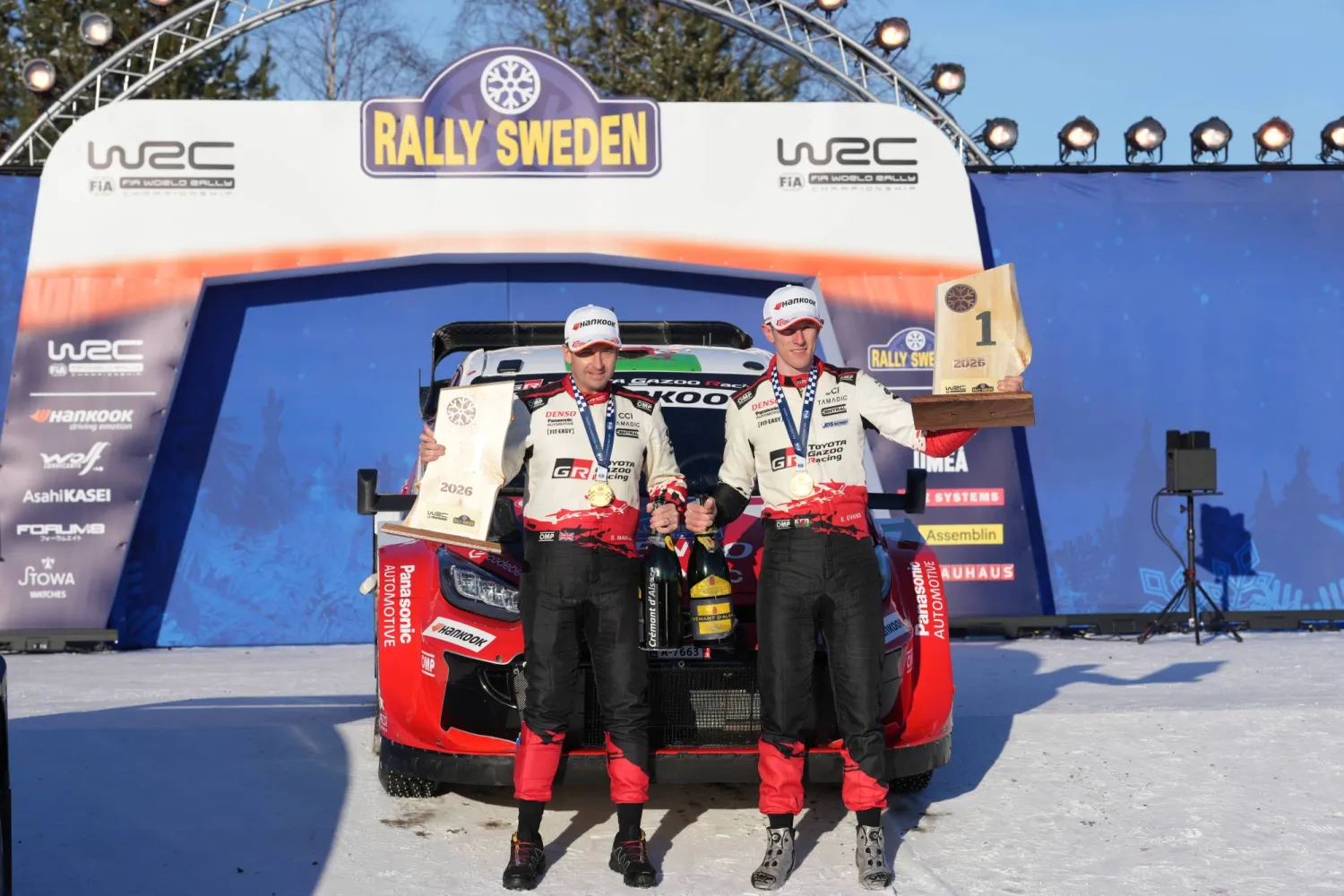 جمع إيفانز نقاطاً ثمينة في سباق المنافسة على اللقب العالمي (إ.ب.أ)