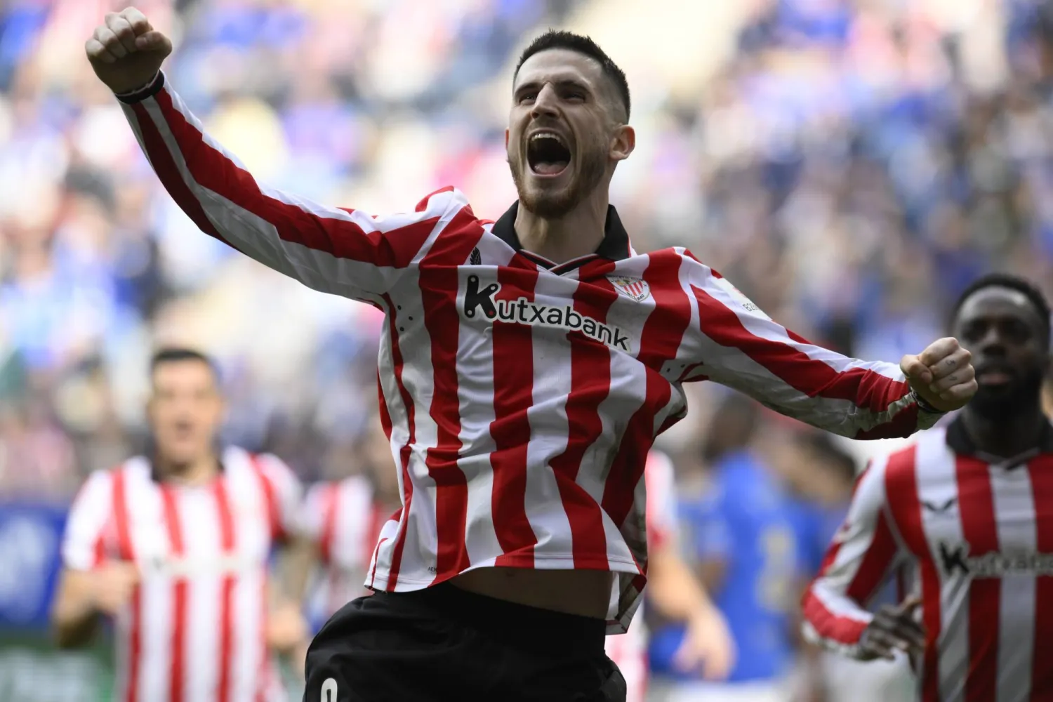 أويهان سانسيت يحتفل بهدف الفوز لبلباو على أوفييدو (إ.ب.أ)