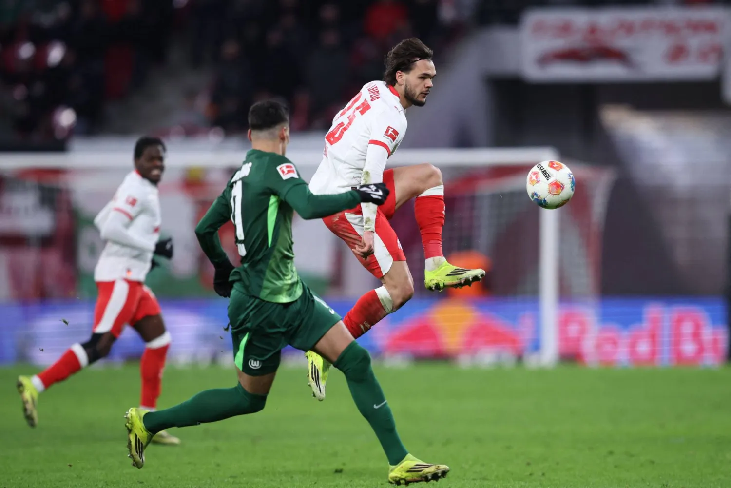 لايبزيغ تعادل بصعوبة بالغة مع ضيفه فولفسبورغ (أ.ف.ب)