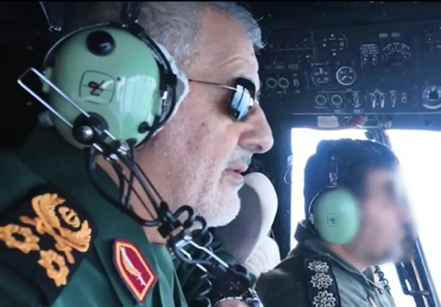  Devrim Muhafızları Komutanı, bugün Hürmüz Boğazı’ndaki deniz tatbikatları sırasında bir helikopterde (Tesnim Haber Ajansı)