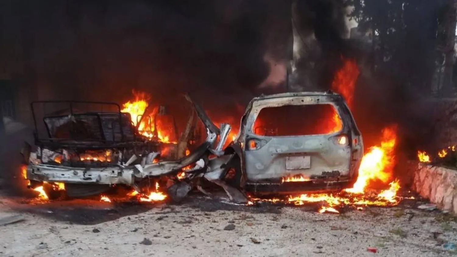 استهداف سيارتين بغارات إسرائيلية في بلدة حانين بقضاء بنت جبيل (الوكالة الوطنية للإعلام)