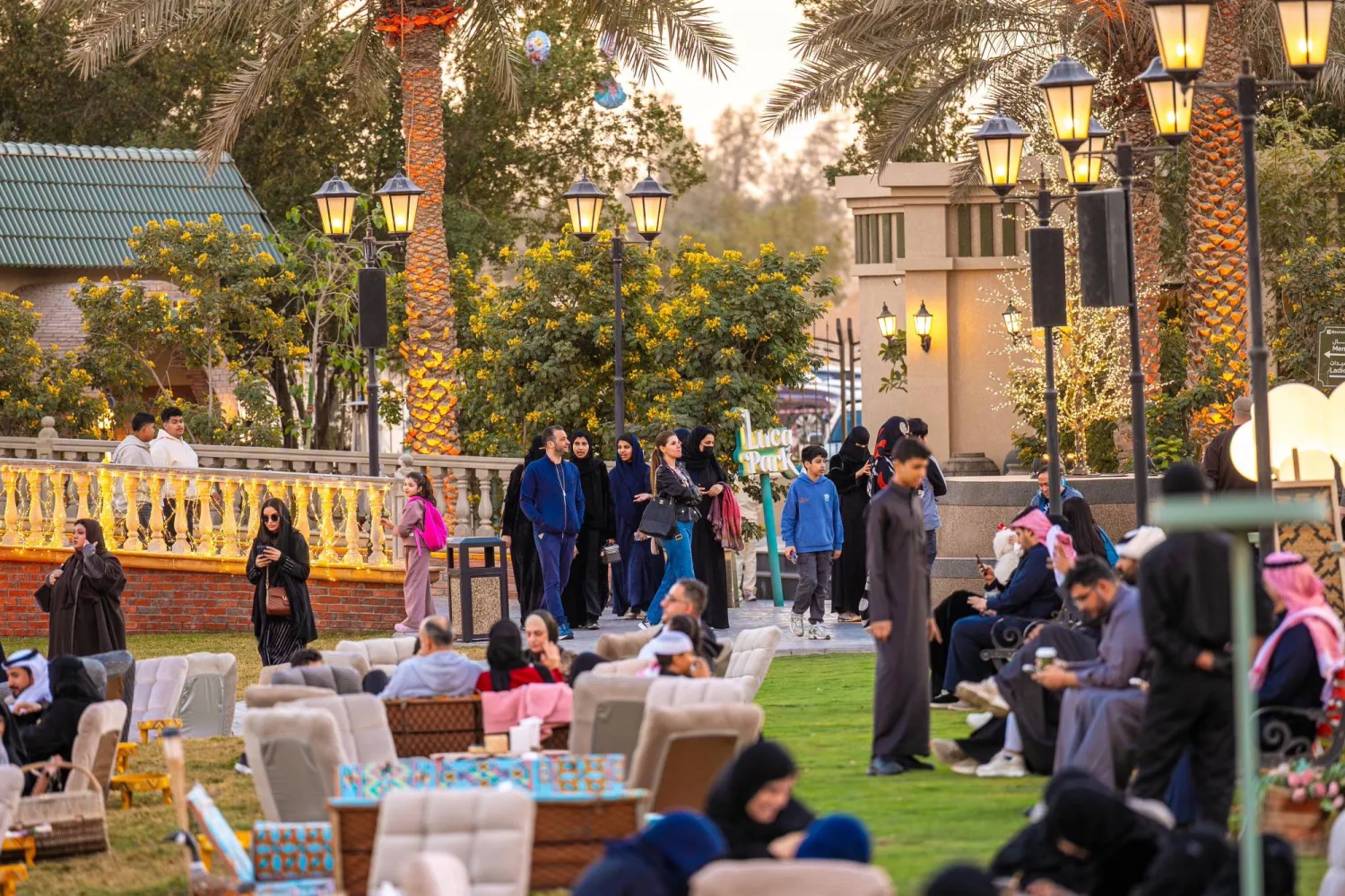 شهدت مختلف المناطق كثافة عالية في أعداد الزوار من داخل السعودية وخارجها (موسم الرياض)