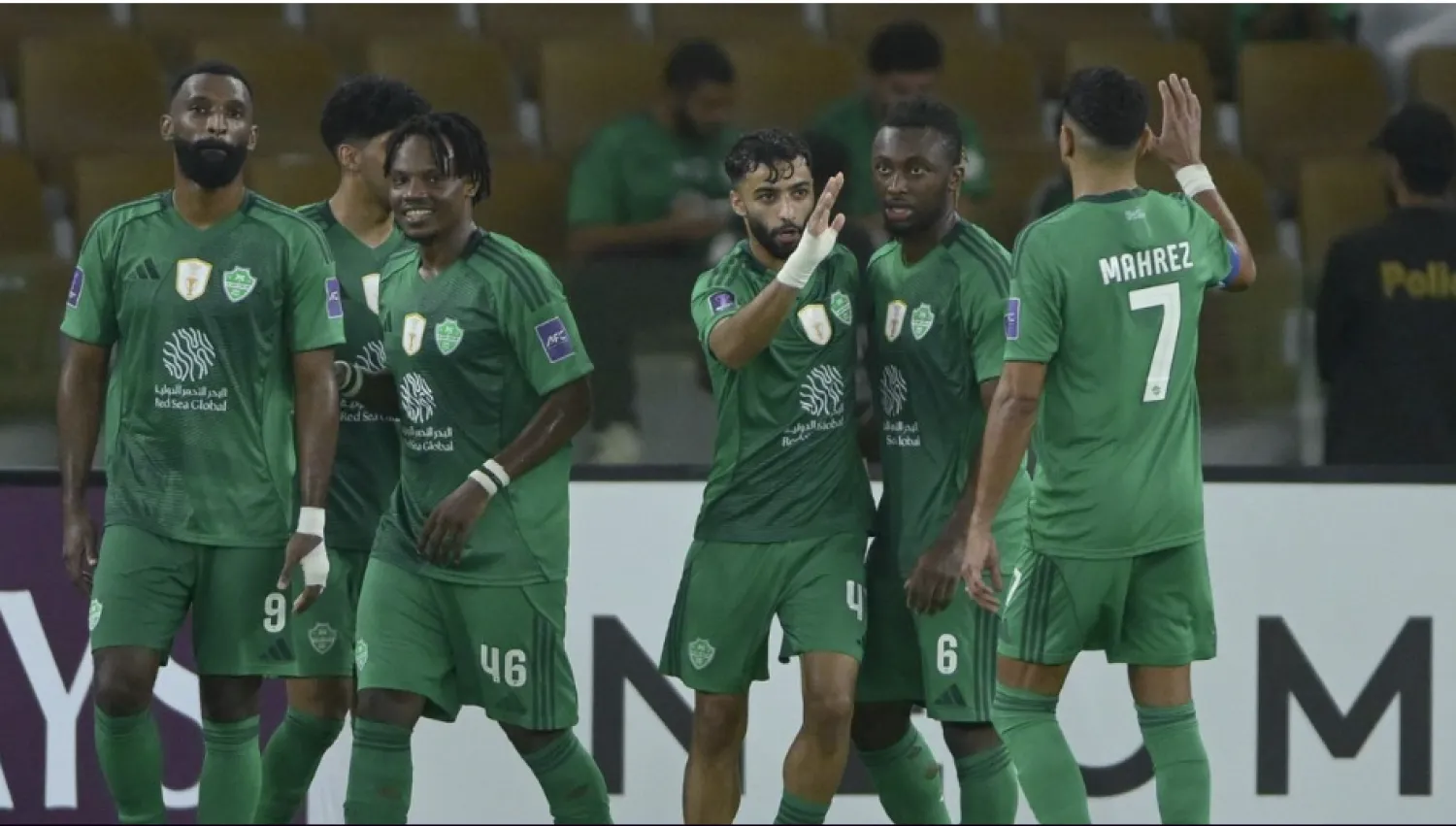 فرحة لاعبي الأهلي السعودي بالفوز على شباب الأهلي الإماراتي (الاتحاد الآسيوي)