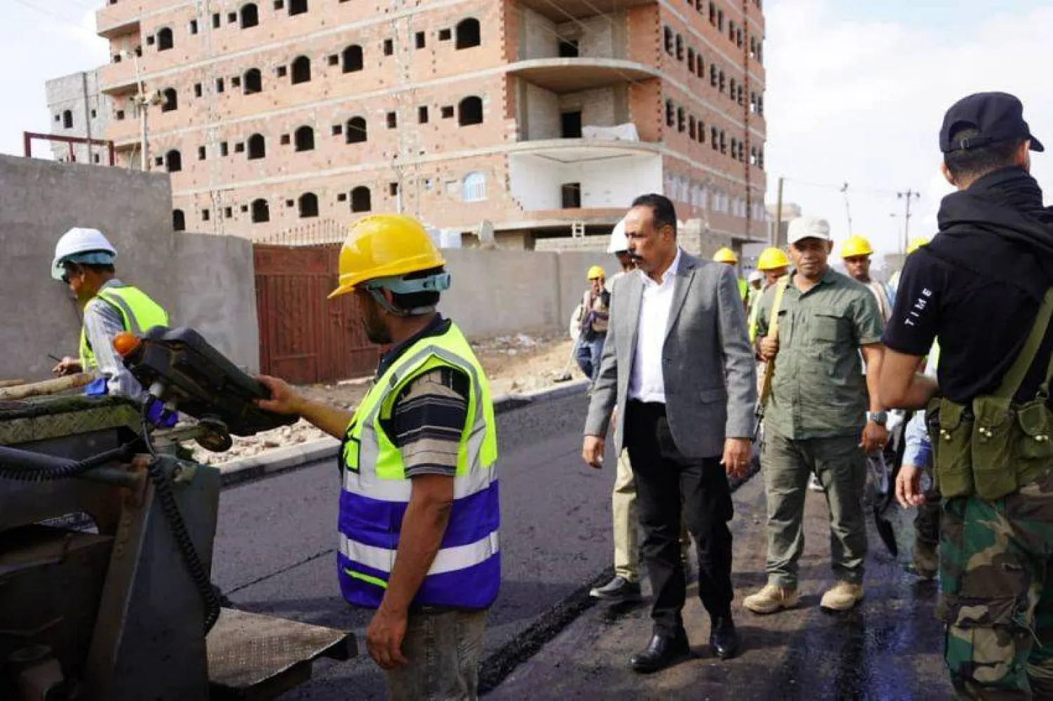 وزير الأشغال اليمني يباشر في عدن مهامه الميدانية (سبأ)