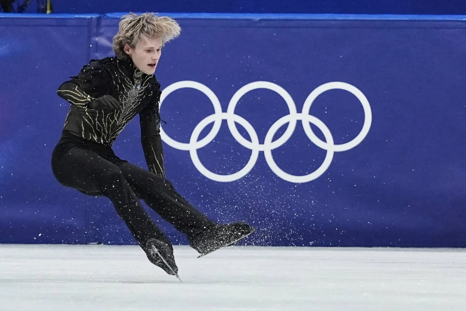 الأميركي إيليا مالينين حل ثامناً في التزلج الفني (أ.ب)