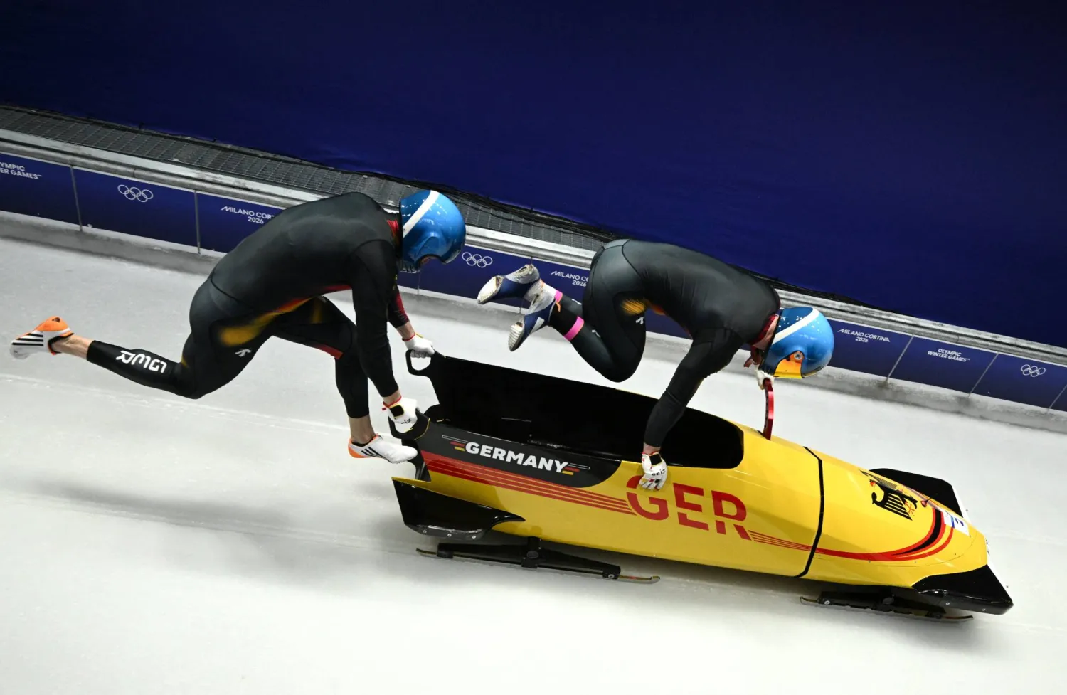 فرانشيسكو فريدريش يبتعد عن المنافسة على ذهبية الزلاجة الجماعية (رويترز) 