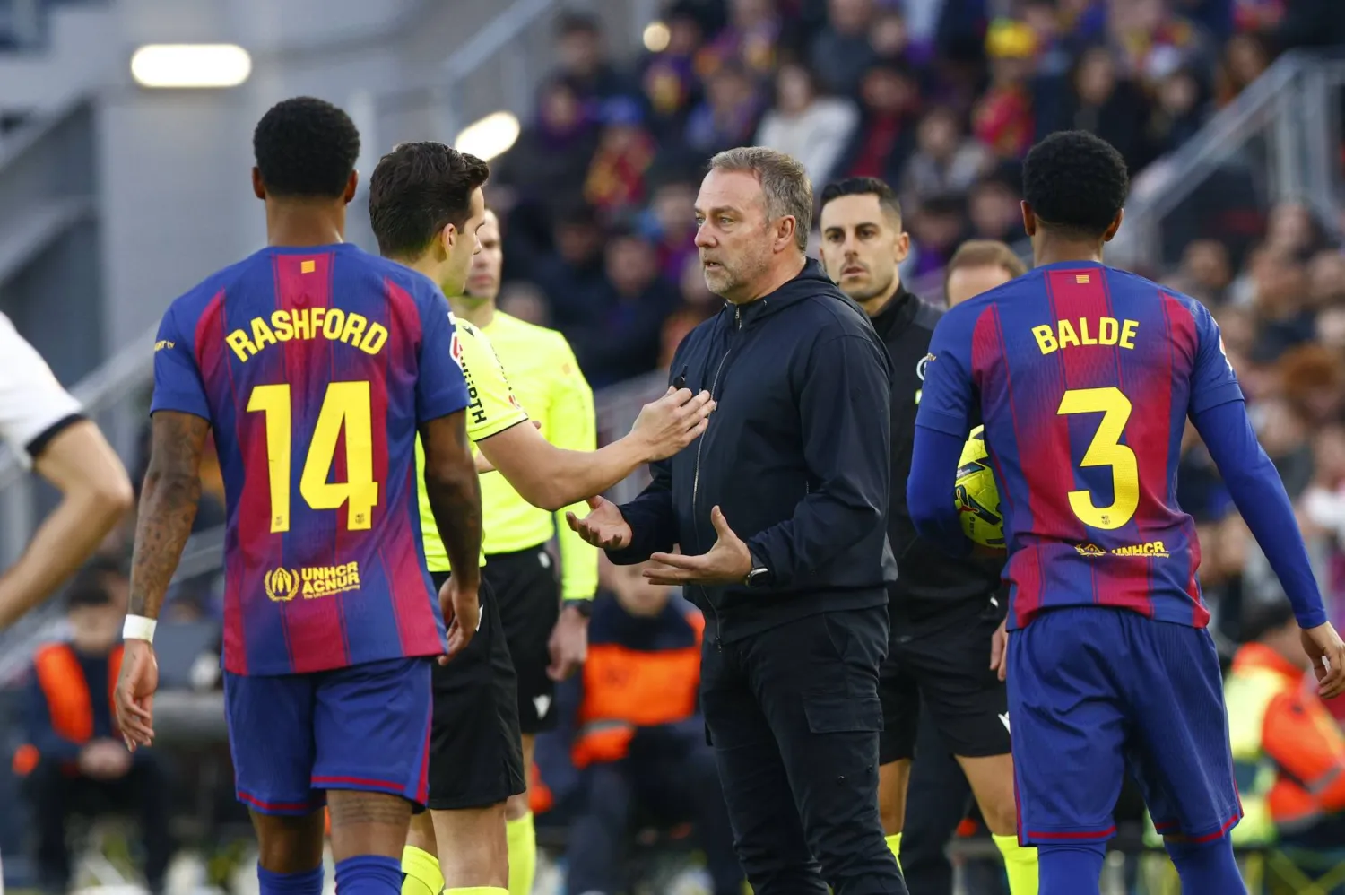 طالب فليك حكام المباراة بقيادة سيسار سوتو غرادو بتفسيرات لما حدث (إ.ب.أ)