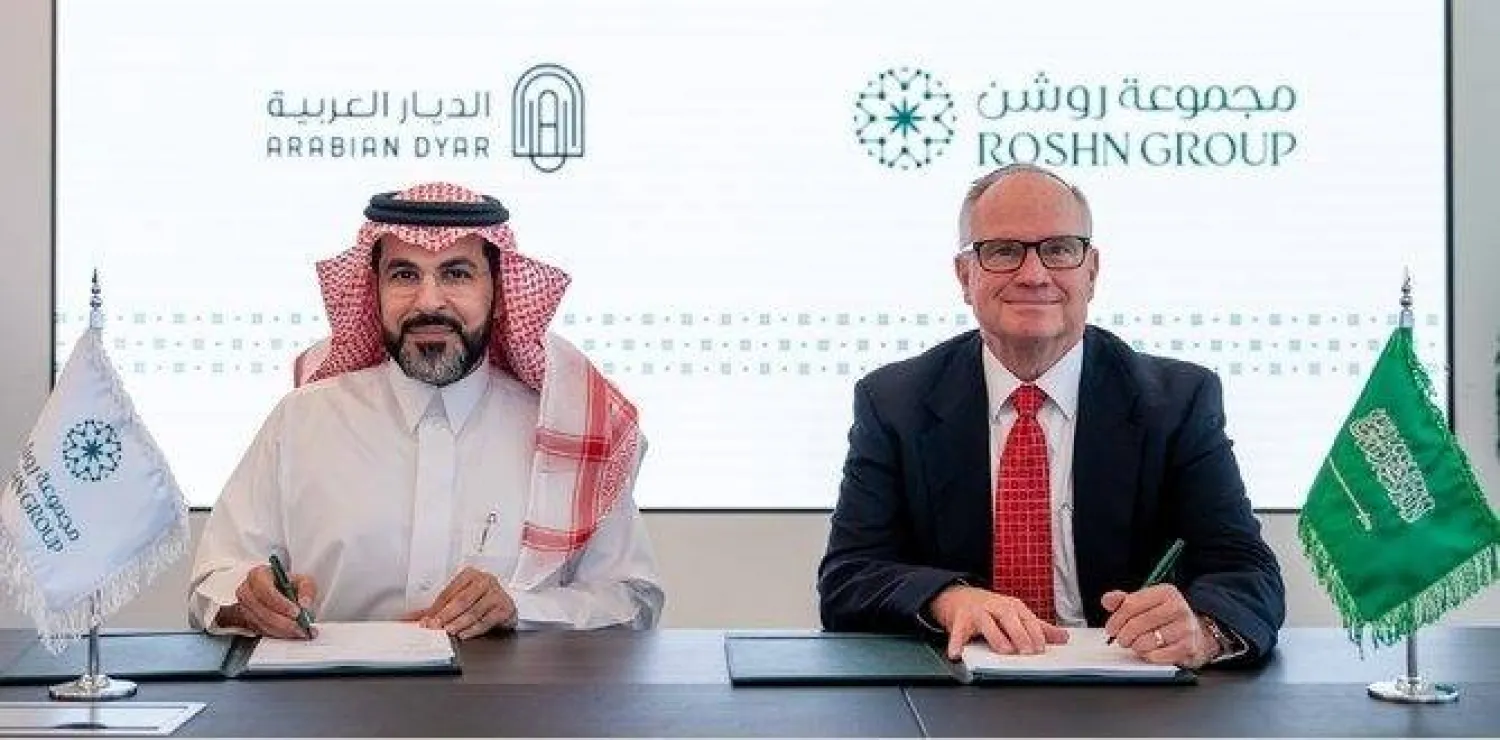 جانب من توقيع الاتفاقية (حساب روشن على منصة إكس)