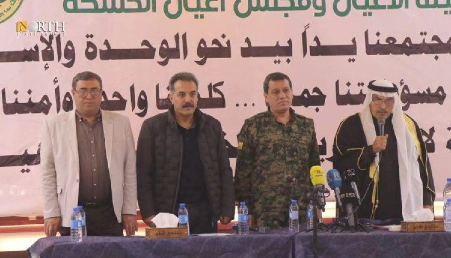 قائد قوات سوريا الديمقراطية مظلوم عبدي يتحدث في اجتماع هيئة الأعيان ومجلس أعيان الحسكة الثلاثاء (وكالة نورث)