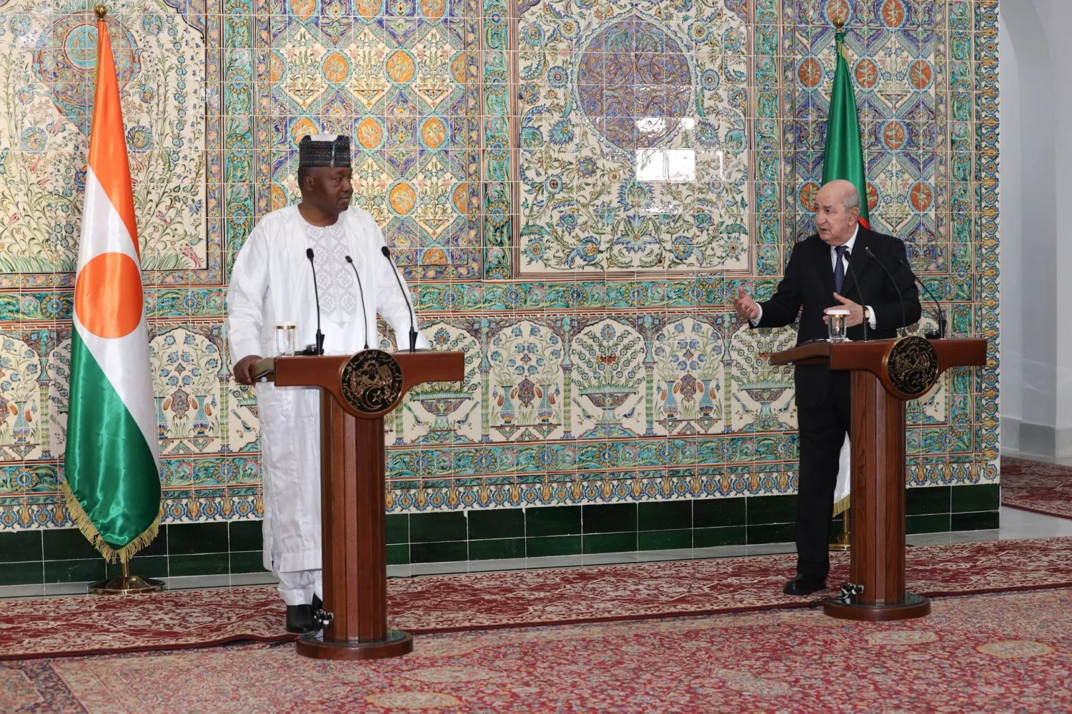رئيسا الجزائر والنيجر خلال المؤتمر الصحافي المشترك (الرئاسة الجزائرية)