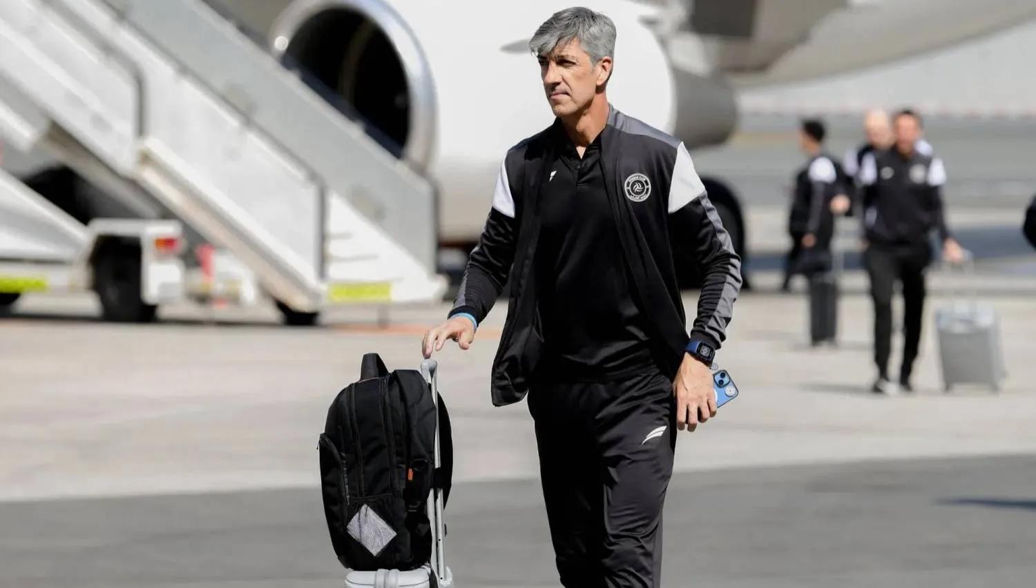 ألغواسيل خارج أسوار الشباب (موقع النادي)