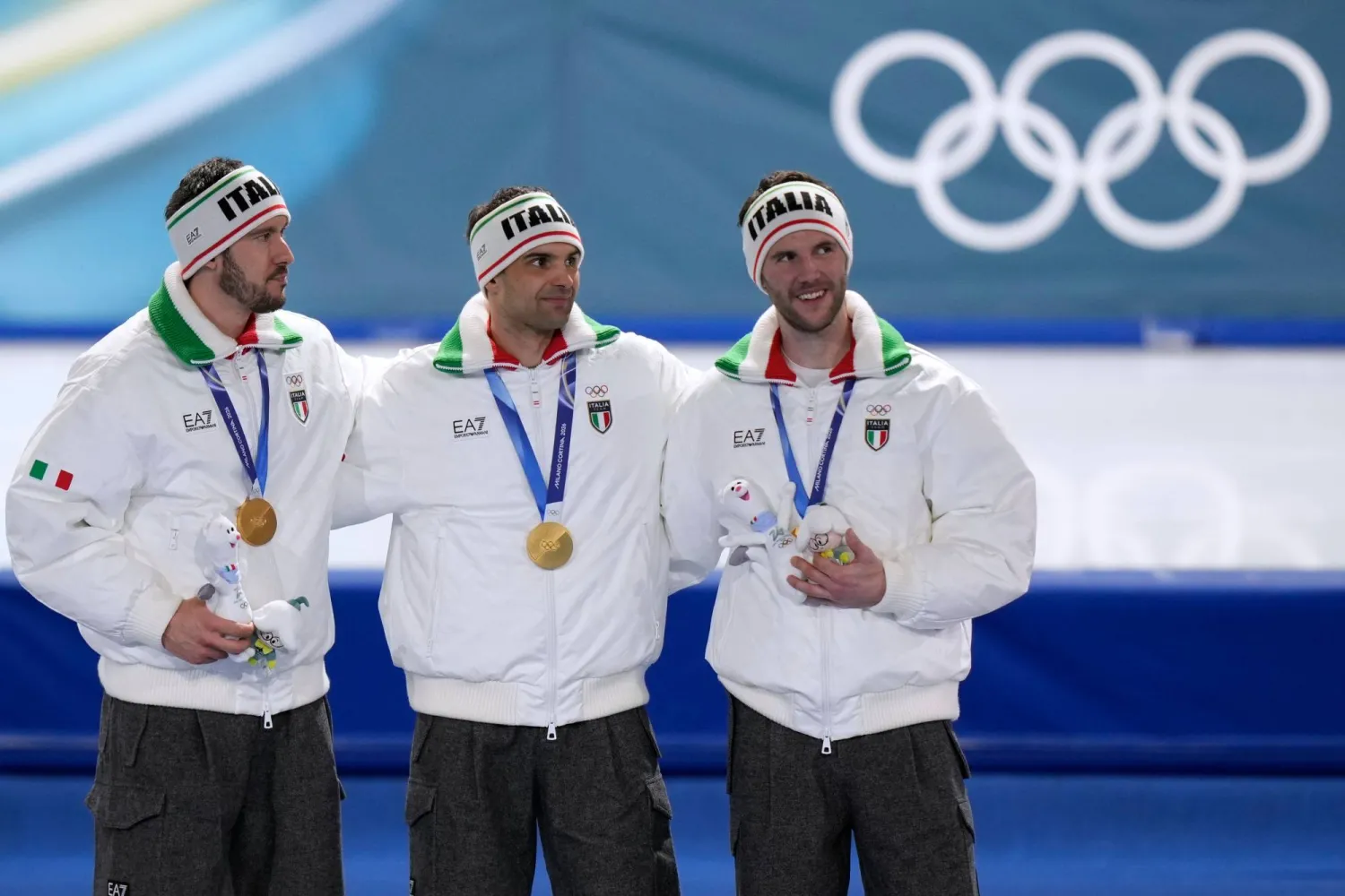  Team Italy with Davide Ghiotto, Andrea Giovannini, Michele Malfatti, celebrate winning the gold medal on the podium of the men's team pursuit speed skating race at the 2026 Winter Olympics, in Milan, Italy, Tuesday, Feb. 17, 2026. (AP) 