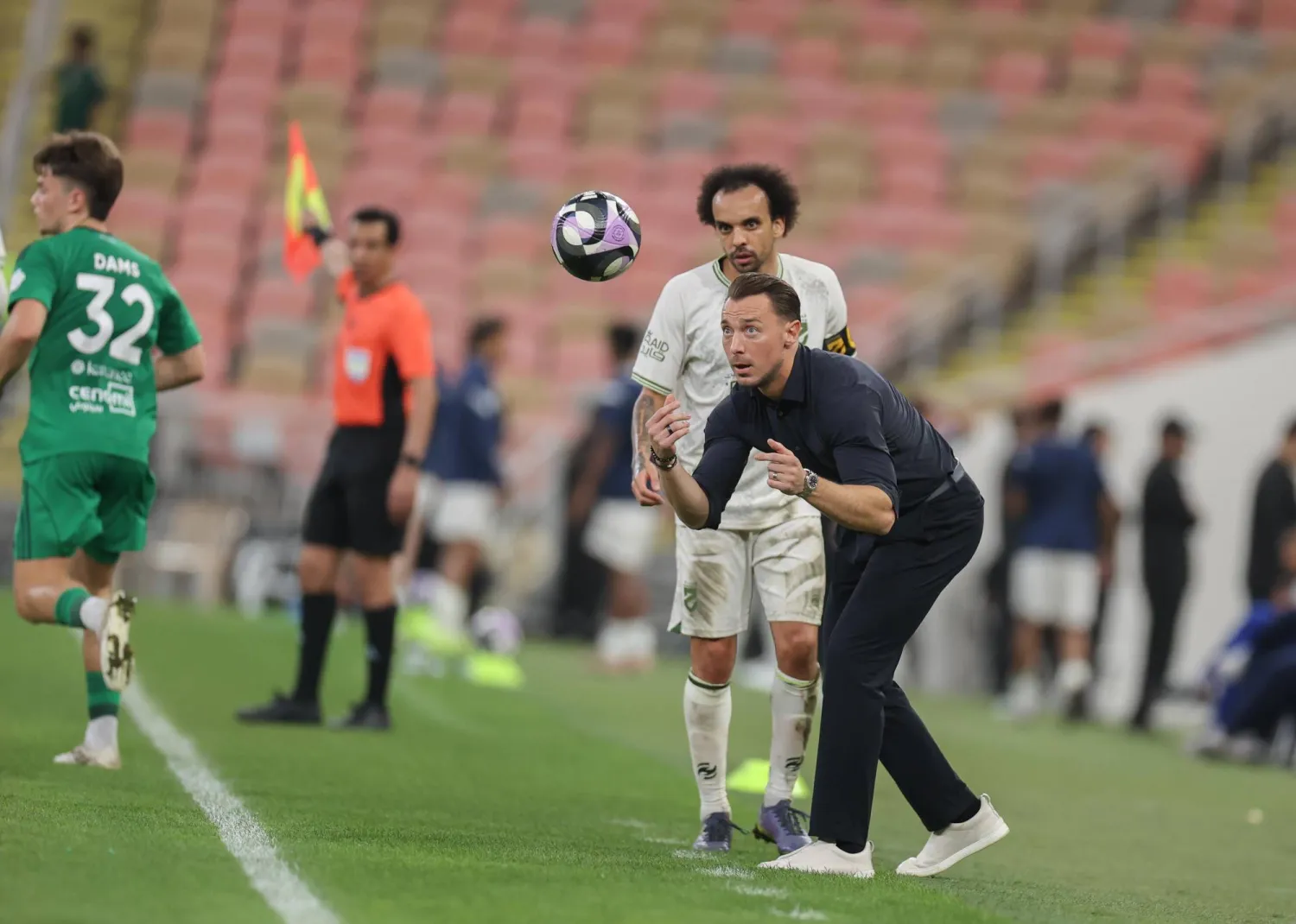 يايسله يسعى لإيجاد توازن في الأداء من أجل الحفاظ على لياقة لاعبيه (تصوير: عدنان مهدلي)