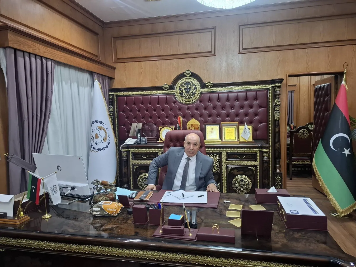 القاضي نوري عبد العاطي في مقر المحكمة العليا بطرابلس (حسابه الرسمي)