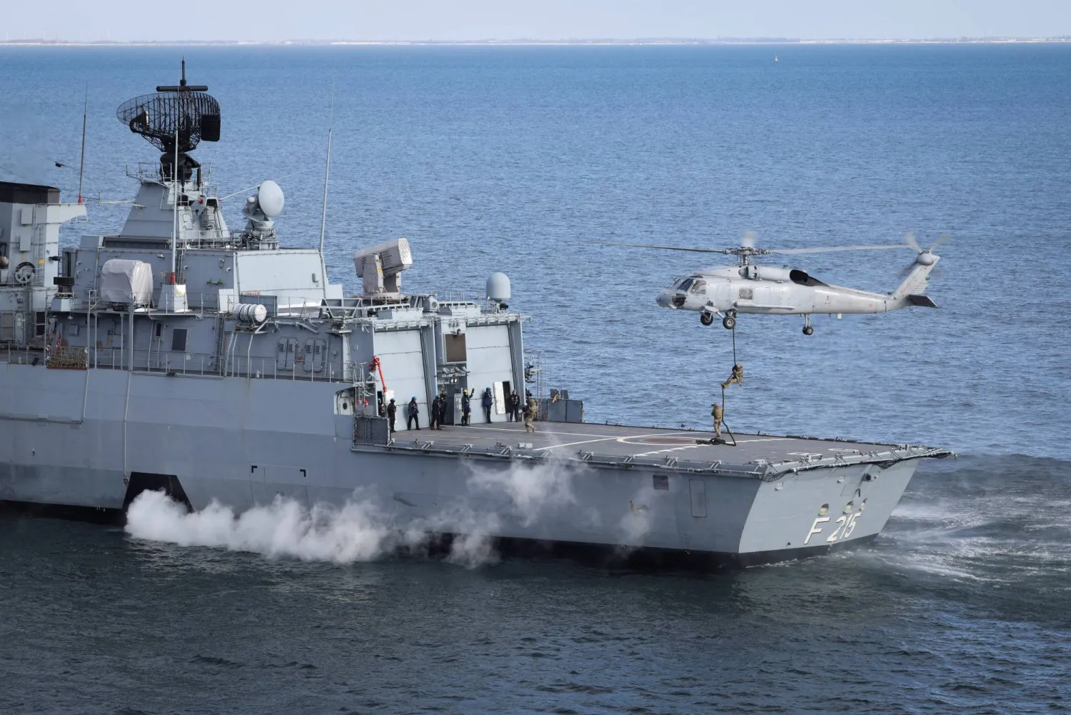 خلال تدريب «الناتو» في بحر البلطيق قبالة ميدان بوتلوس للتدريب العسكري في ألمانيا بتاريخ 18 فبراير 2026 (رويترز)