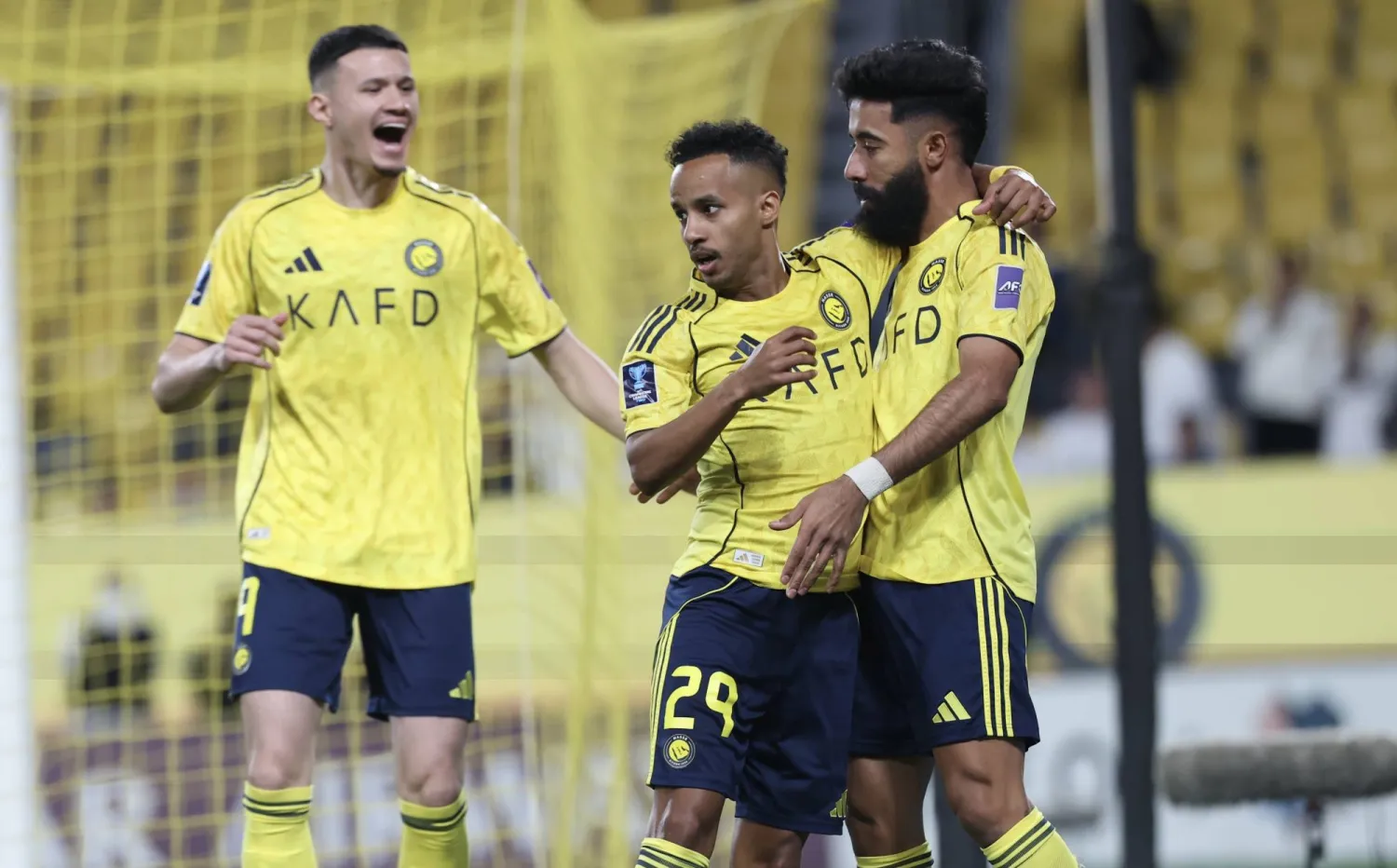 غريب محتفلاً بالهدف (تصوير: عبد العزيز النومان)