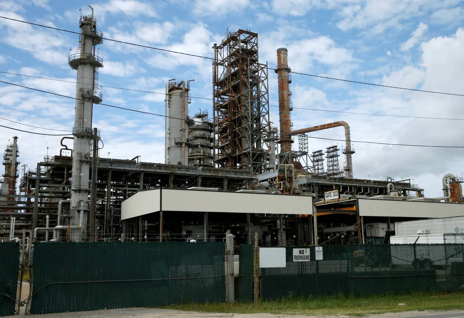 FILE PHOTO: The Phillips 66 Lake Charles Refinery is pictured in West Lake, Louisiana, US, June 12, 2018. REUTERS/Jonathan Bachman/File Photo