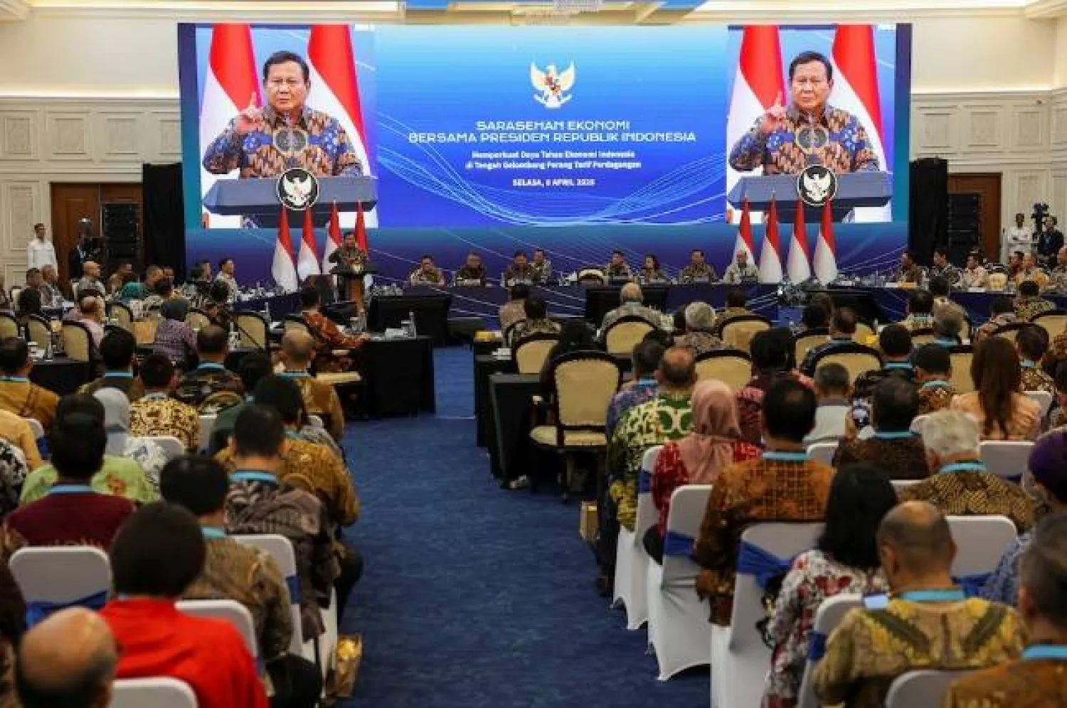 الرئيس الإندونيسي برابوو سوبيانتو يلقي كلمة حول «تعزيز صمود الاقتصاد الوطني» في جاكرتا... أبريل 2025 (رويترز)