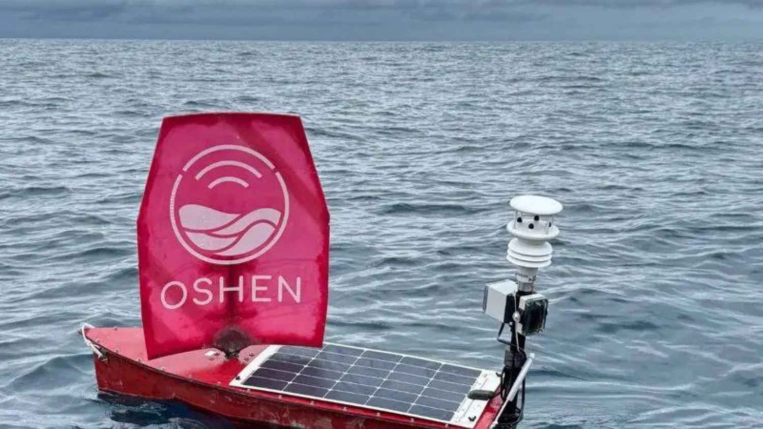 قوارب شراعية آلية تعمل كشبكة مراقبة بحرية