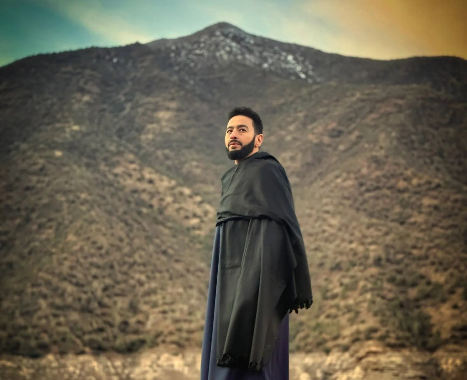 حماده هلال خلال تصوير المسلسل في المغرب (حسابه في «فيسبوك»)