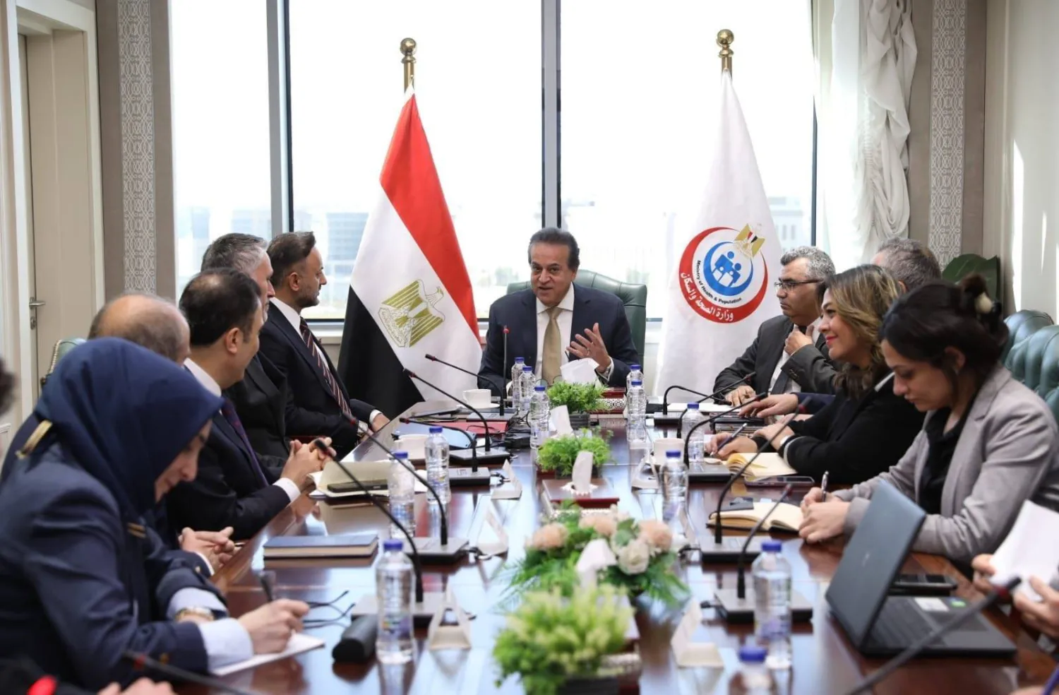 وزير الصحة المصري خالد عبد الغفار يناقش إجراءات تنفيذ مشروع المدينة الطبية مع وفد من إحدى الشركات التركية (وزارة الصحة المصرية)