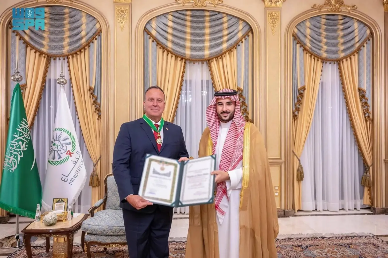 Saudi Minister of Defense Prince Khalid bin Salman bin Abdulaziz and former Commander of the United States Central Command (CENTCOM) retired General Michael Kurilla during the ceremony in Riyadh on Thursday. (SPA)