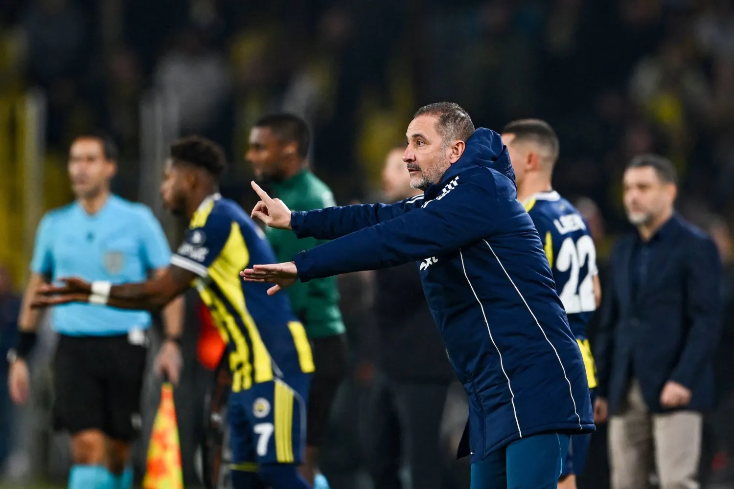 Nottingham Forest's Portuguese head coach Vitor Pereira (CR) gestures from the techincal area during the UEFA Europa League - knockout round play-off first leg - football match between Fenerbahce SK and Nottingham Forest FC at the Sukru Saracoglu Stadium in Istanbul on February 19, 2026. (Photo by Yasin AKGUL / AFP)