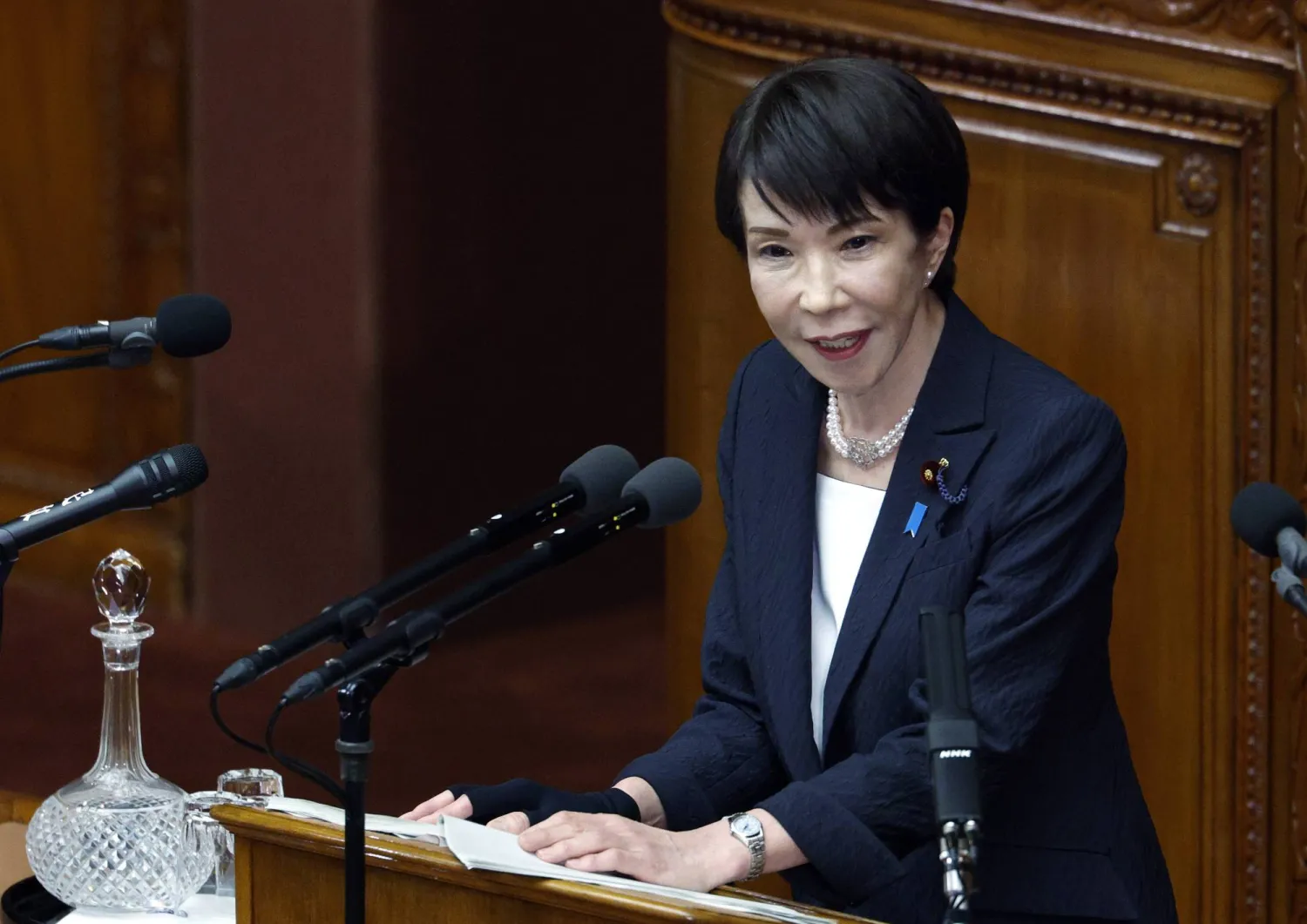 رئيسة الوزراء اليابانية ساناي تاكايشي تلقي خطاباً في البرلمان الياباني بطوكيو - 20 فبراير 2026 (إ.ب.أ)