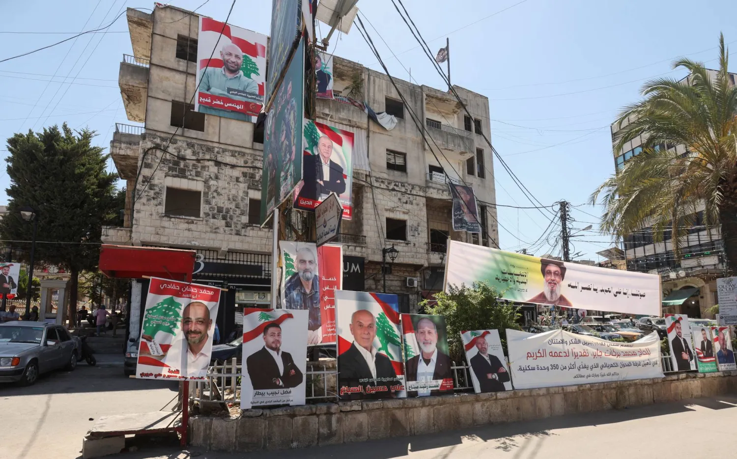 صور لمرشحين للانتخابات البلدية في جنوب لبنان العام الماضي (رويترز)