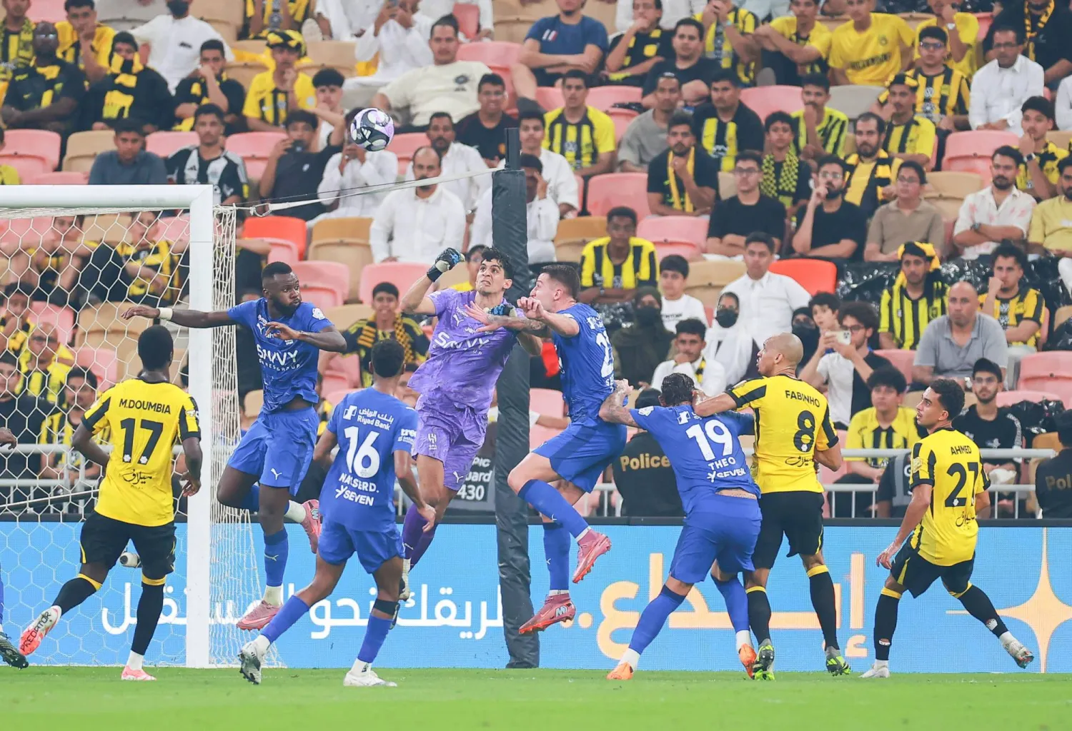 الهلال تفوق بالأرقام على الاتحاد في مواجهاتهما على صعيد دوري المحترفين (تصوير: عدنان مهدلي)