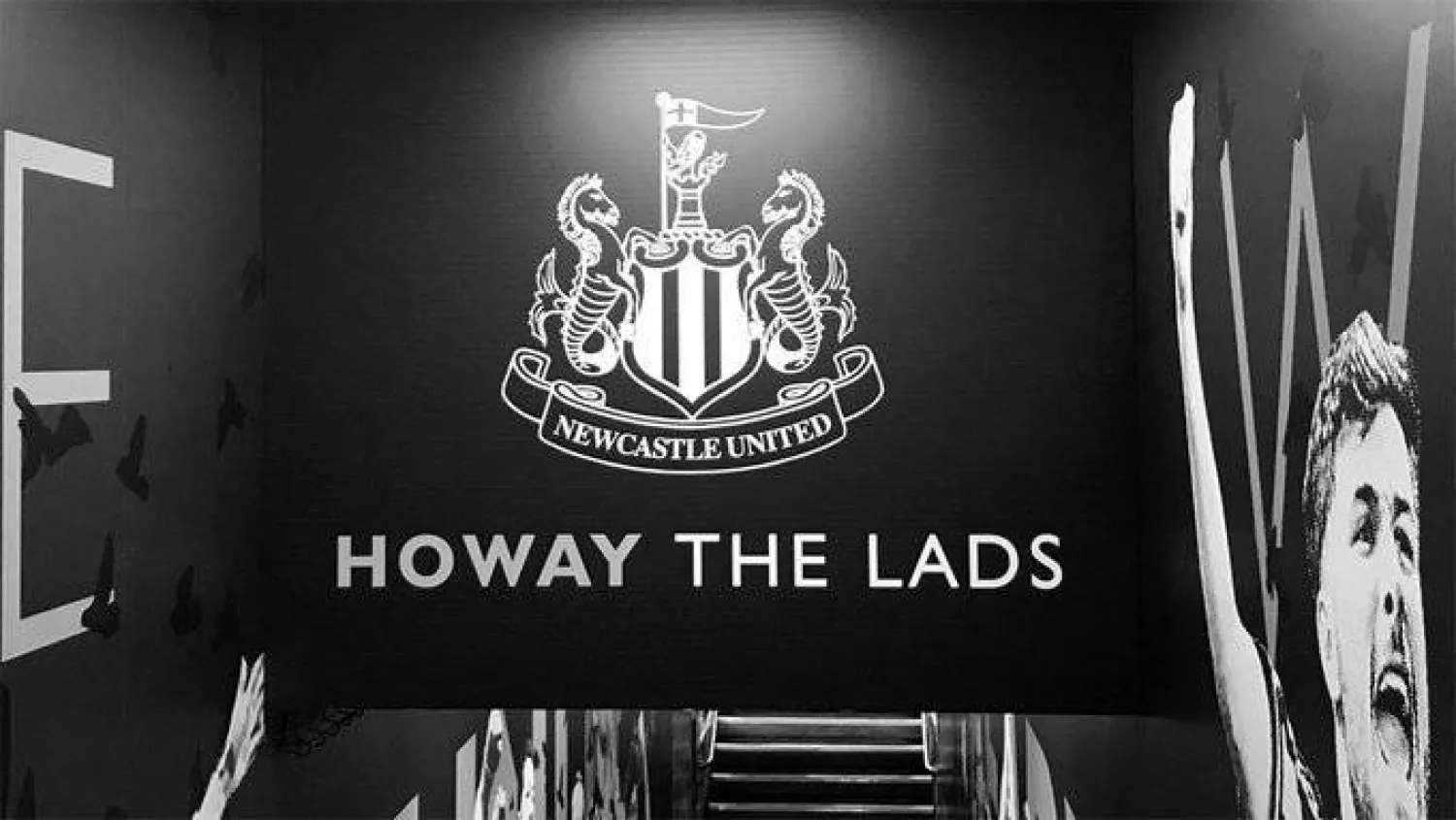 عبارة «Howay the lads» تتصدر ممرات ملعب نيوكاسل (حساب نيوكاسل على موقع إكس)