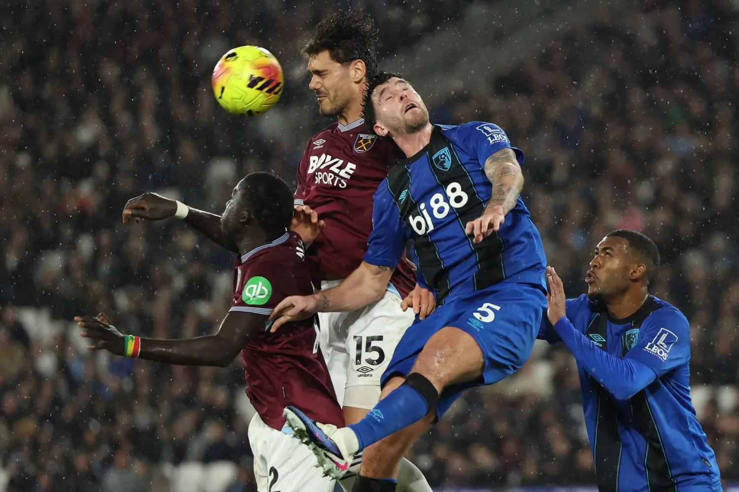 من مباراة وست هام يونايتد مع ضيفه بورنموث (أ.ف.ب)