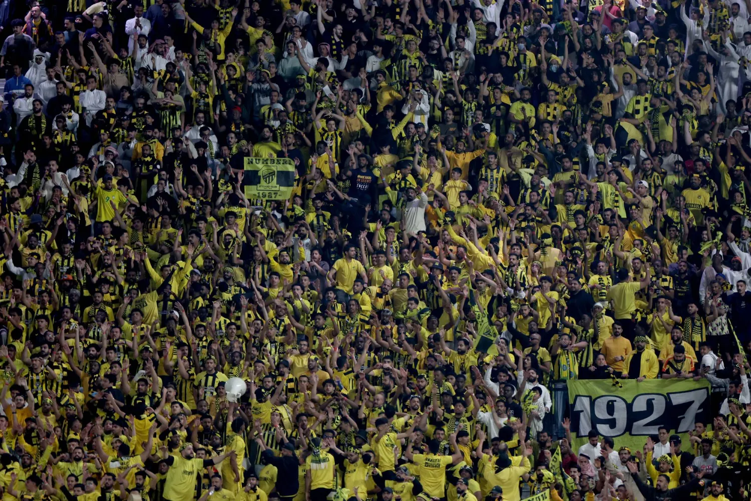 جماهير اتحادية خلال مساندة فريقها أمام الهلال (تصوير: مشعل القدير)