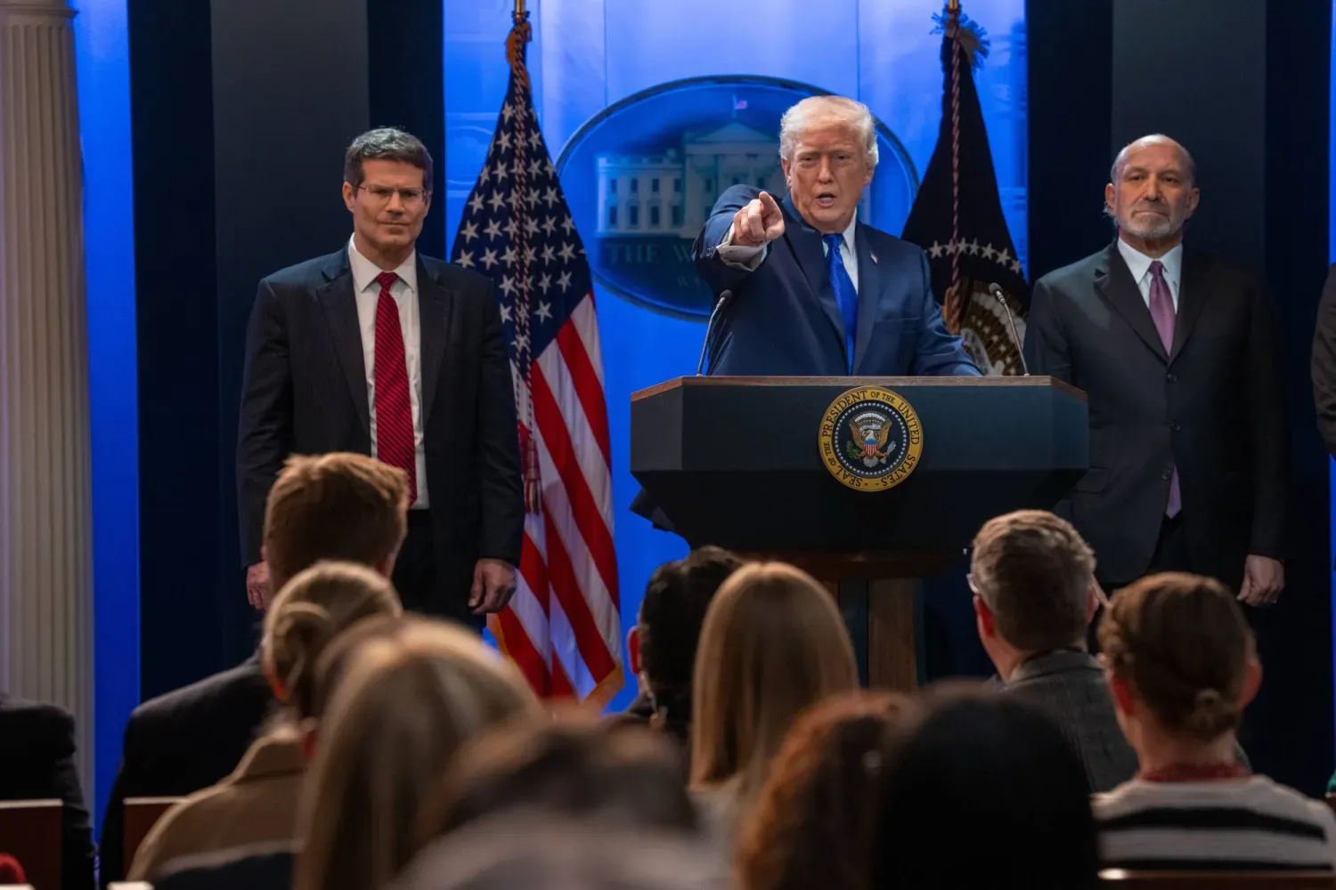 Trump, 20 Şubat'ta Beyaz Saray'da Ticaret Bakanı Howard Lutnick ile düzenlediği basın toplantısında (DPA)