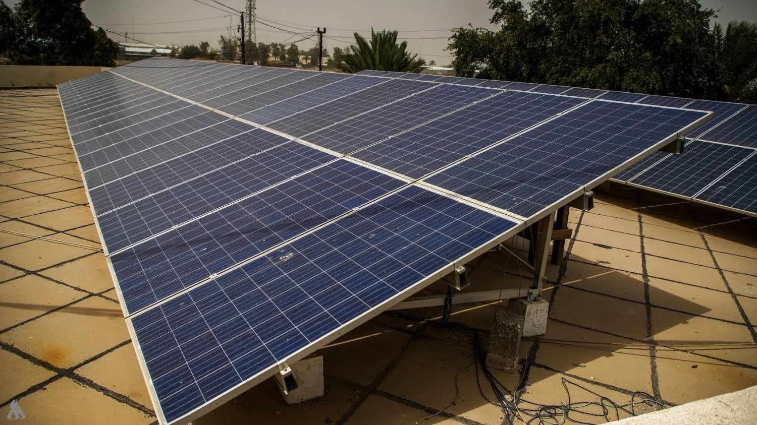 حدد العراق 5 % جمارك على نسبة الخلايا الشمسية وبطاريات الليثيوم والإنفريتر والكيبل لكل مادة (إكس)