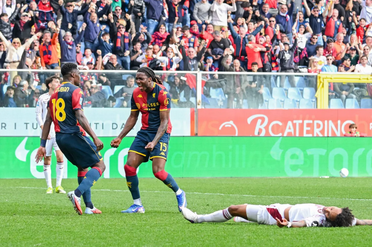 تنفّس جنوى الصعداء أخيراً بعد خسارتين وتعادل (أ.ب)