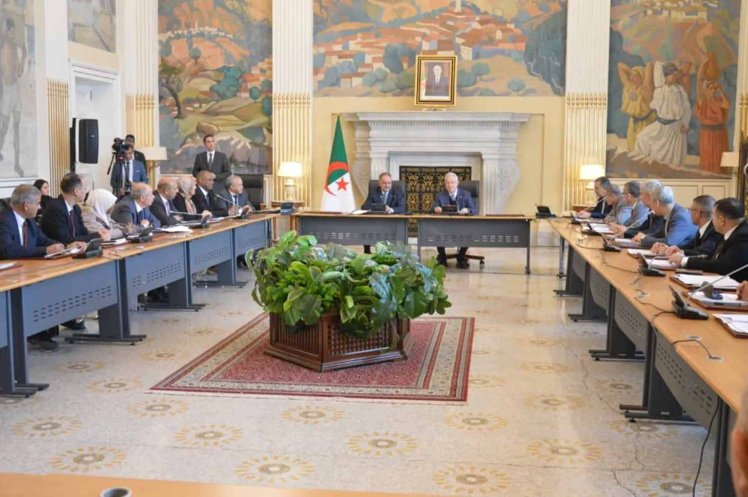 من اجتماع اللجنة المشتركة بين غرفتي البرلمان الجزائري (البرلمان الجزائري)