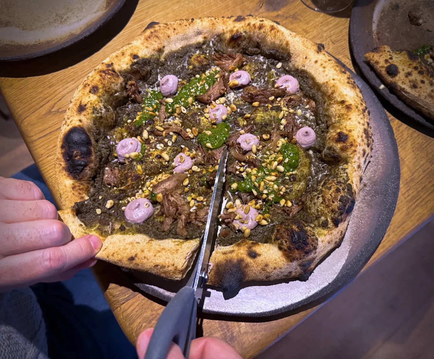 الرياضيون في الألعاب الشتوية استهلكوا 12 ألف شريحة بيتزا (أ.ب)