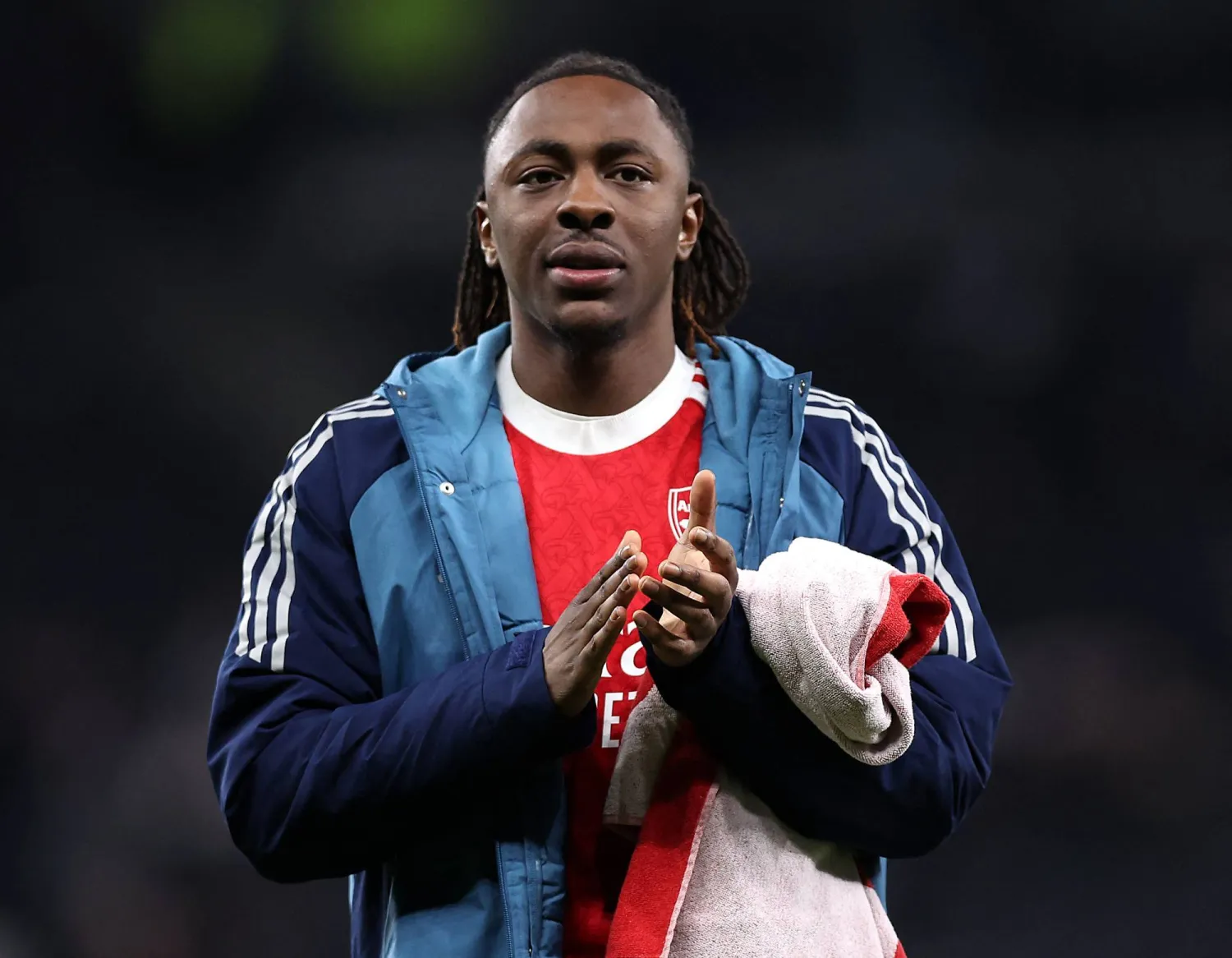 إيبيريتشي إيزي نجم آرسنال (رويترز)