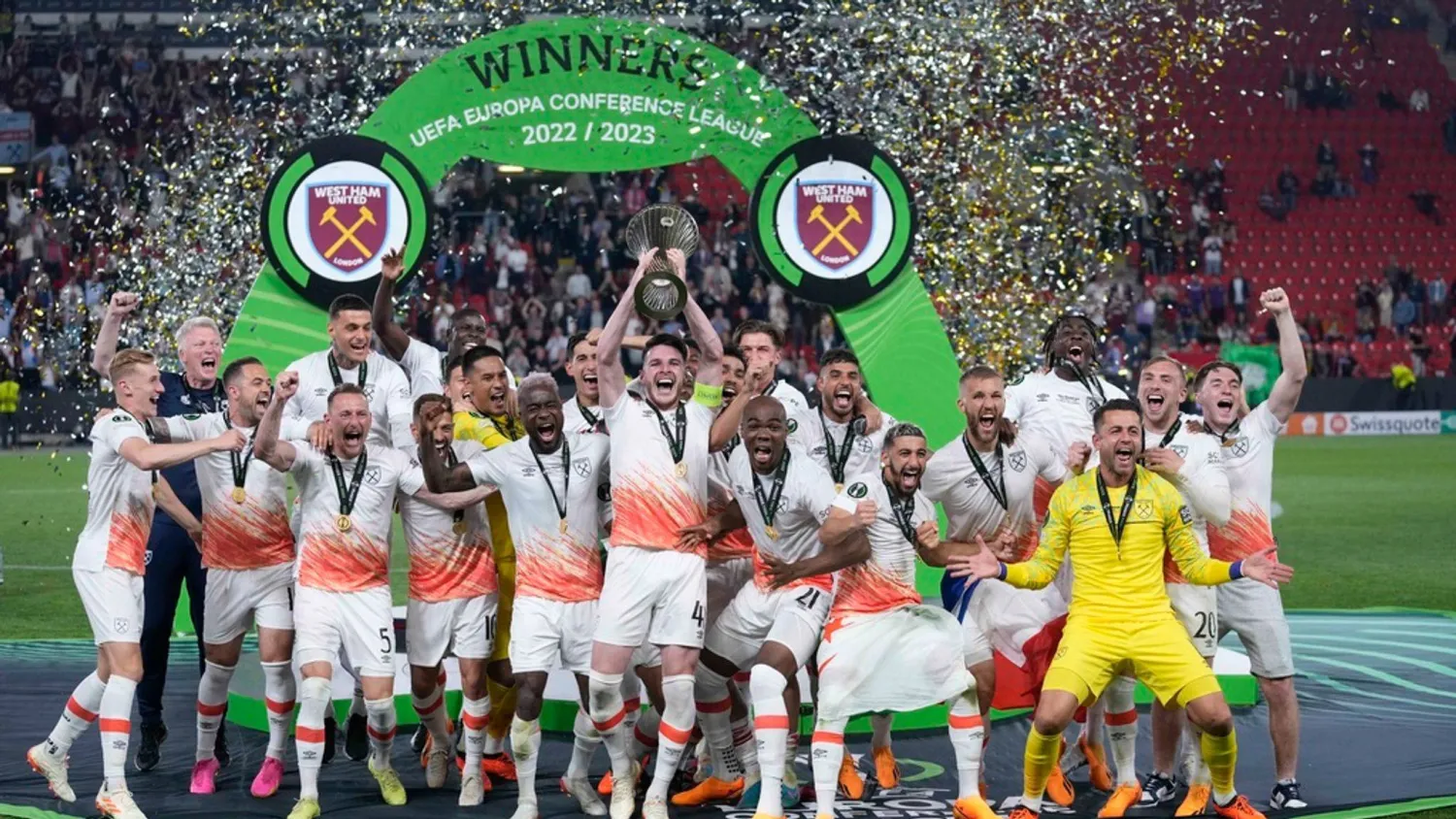 وست هام دفع ثمن الفوز ببطولة الكونفرنس القارية مفرطا في أبرز نجومه ومتخليا عن مدربه ديفيد مويز (غيتي)