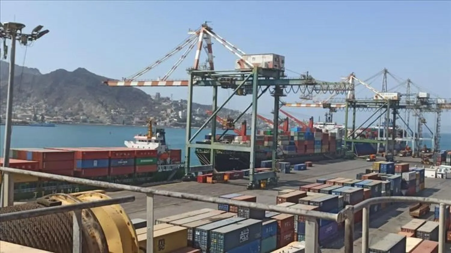 نشاط مكثف في ميناء عدن مع رسوّ 3 سفن تجارية (إكس)