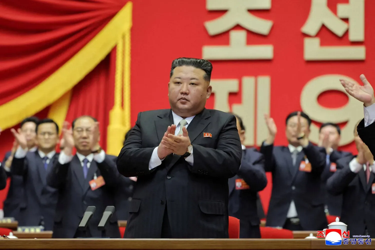 Kuzey Kore lideri Kim Jong Un, partisinin dokuzuncu kongresinde, (Reuters)