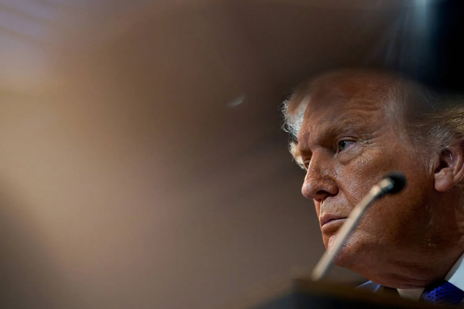 ترمب يعقد مؤتمراً صحافياً في البيت الأبيض عقب قرار المحكمة العليا (رويترز)