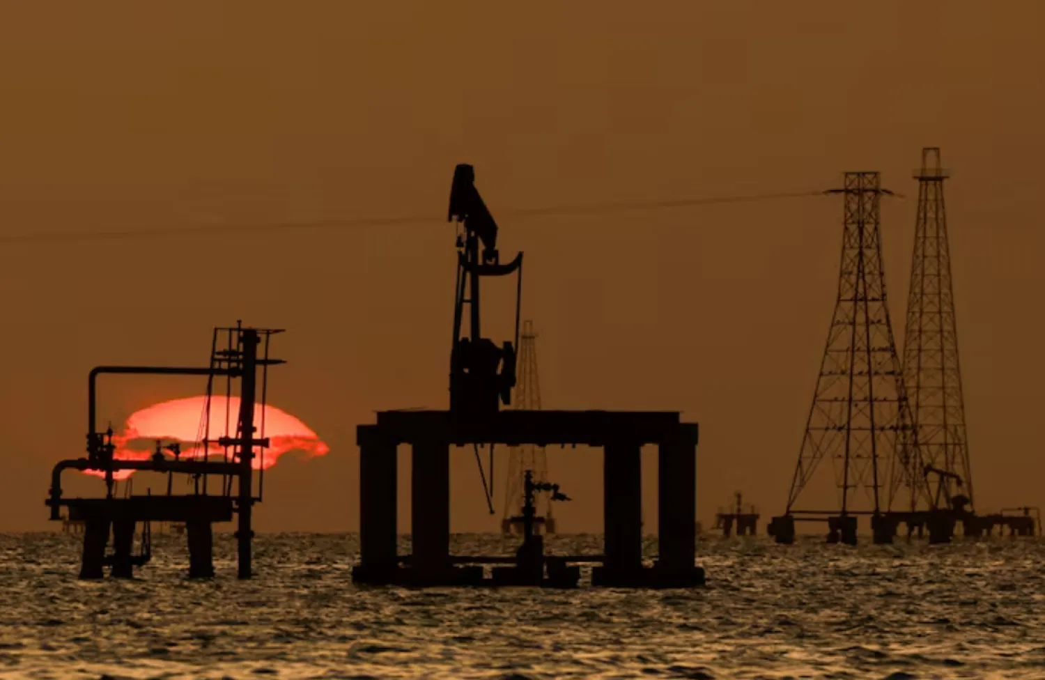 Oil platforms and pumpjacks at Lake Maracaibo, in Cabimas, Venezuela, January 26, 2026. REUTERS/Leonardo Fernandez Viloria/File Photo 