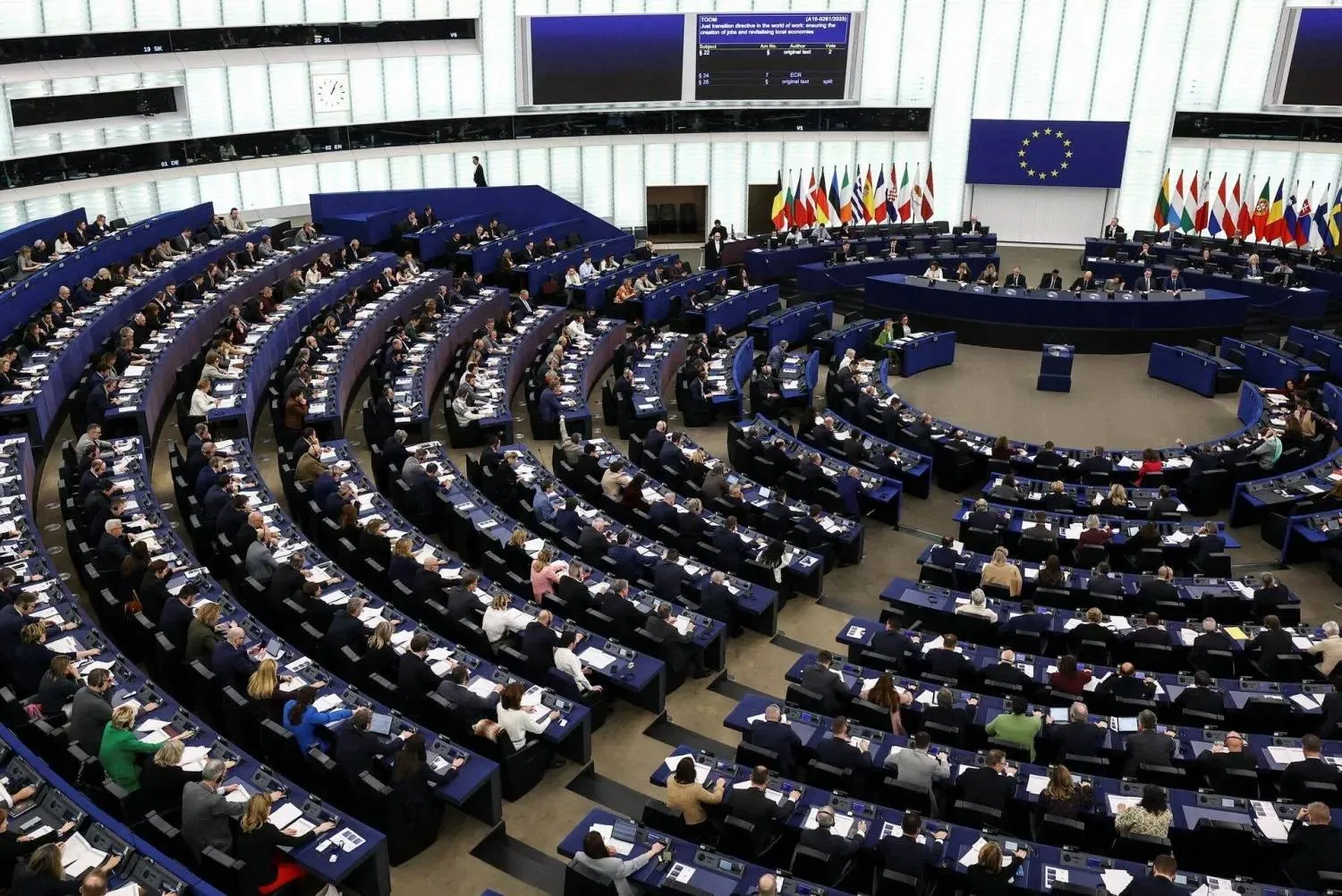 ناقش البرلمان الأوروبي مقترحات لإلغاء رسوم يفرضها الاتحاد على السلع الأميركية وهو بند أساسي في الاتفاقية التجارة مع واشنطن (رويترز)