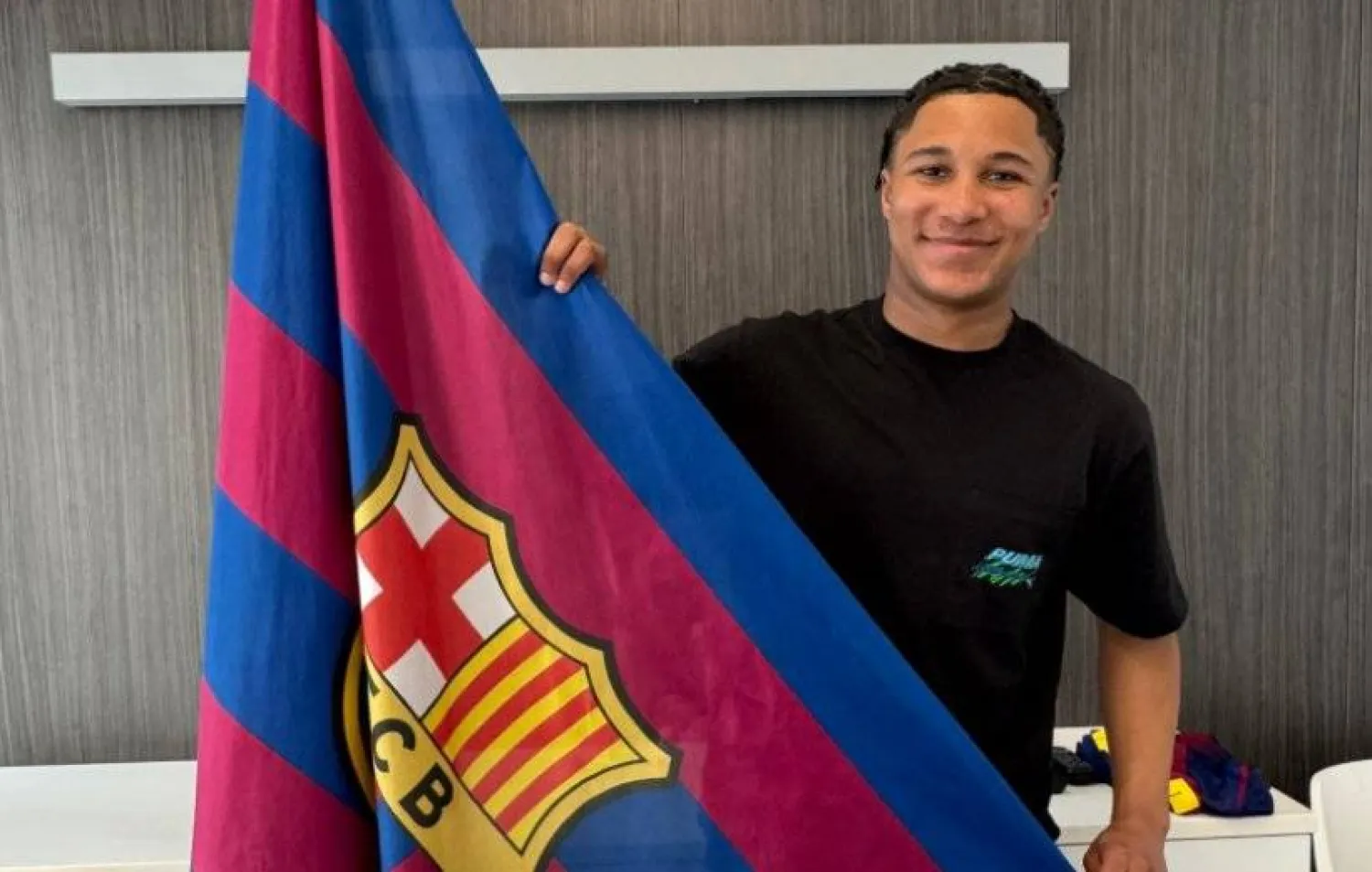 أجاى تافاريس انضم رسمياً لبرشلونة (نادي برشلونة)