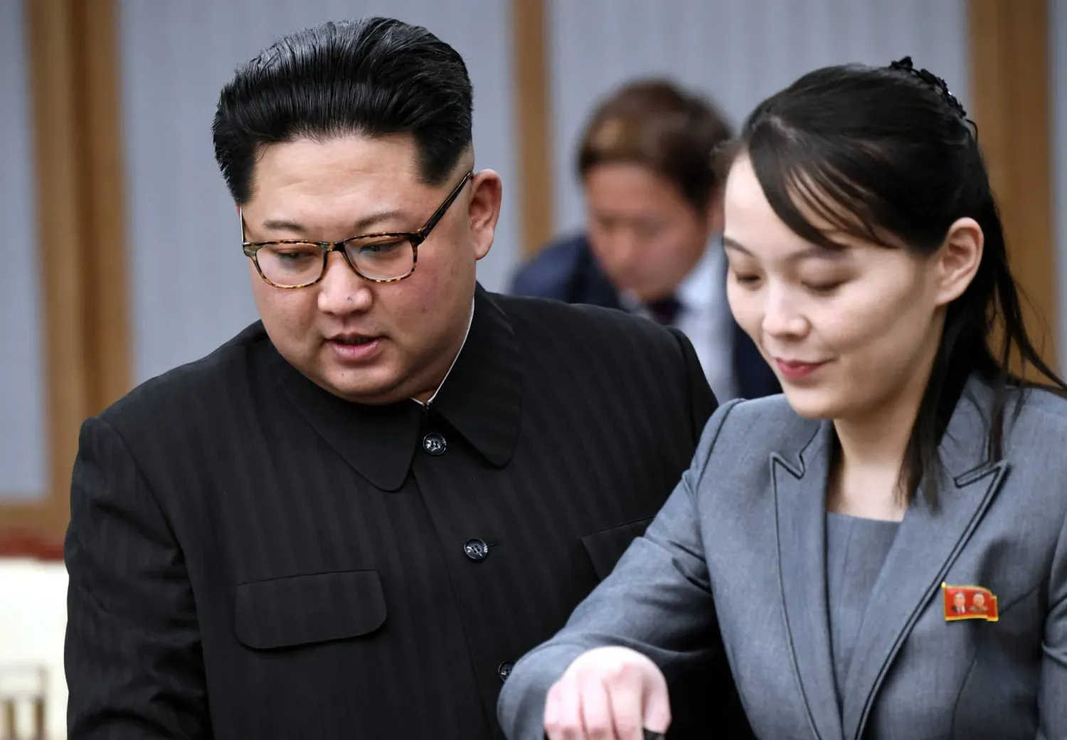 Kuzey Kore lideri Kim Jong Un ve kız kardeşi Kim Yo Jong (Arşiv - Reuters)