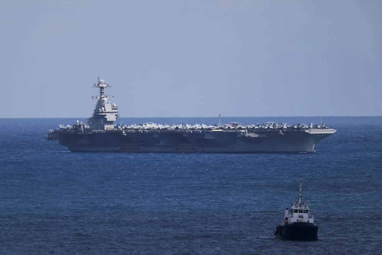 USS Gerald R. Ford uçak gemisi dün Girit adasının kuzeybatı kıyısındaki Souda Körfezi'nde bulunan deniz üssüne ulaştı (Reuters)