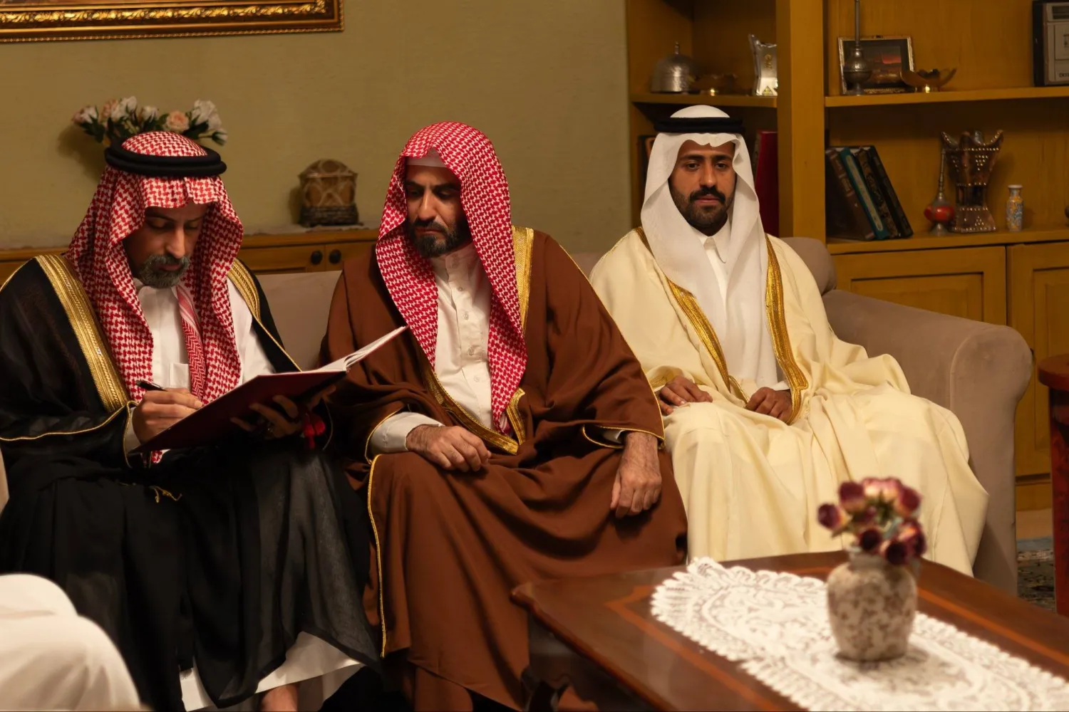 خالد صقر في مشهد من المسلسل أثناء زواج ابنته عزيزة (حساب الفنان في إكس)